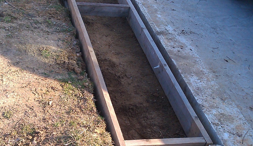 Фундамент под ворота 1,5 метра глубиной(без опалубки).Подготовка